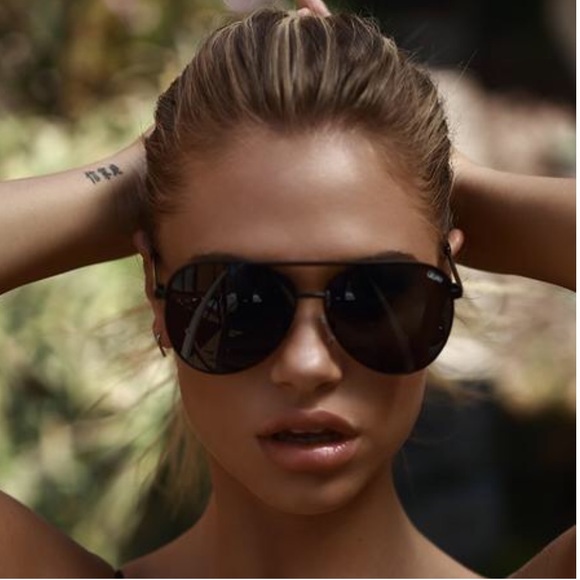 Quay Australia Accessories - NWT Quay Vivienne Aviator Sunglasses (Black)